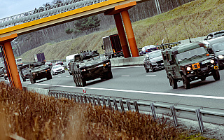 Wojskowe kolumny w drodze na Mazury. Ruszają międzynarodowe ćwiczenia Saber Strike